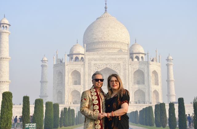 Taj Mahal guide hero