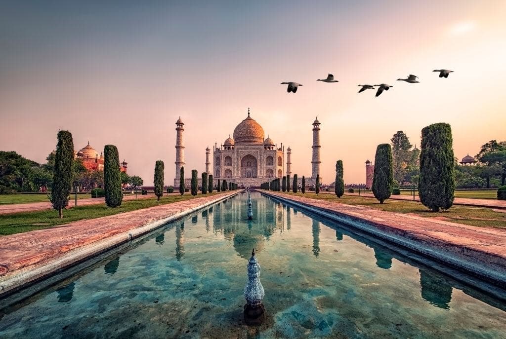 Taj Mahal privado al amanecer y excursión de un día a Agra desde Delhi hero (real)